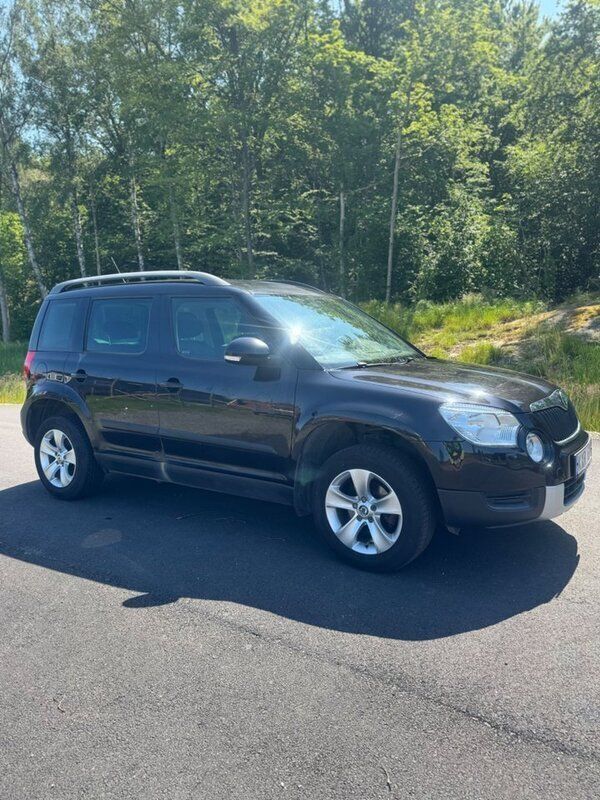 Svart Begagnad 2011 Skoda Yeti Ambition SUV | 39 999 kr (Marknadspris) - Bild 1/4