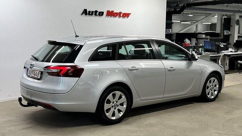 Begagnad Opel Insignia 140 HK (102 kW) 2014 Grå Kombi