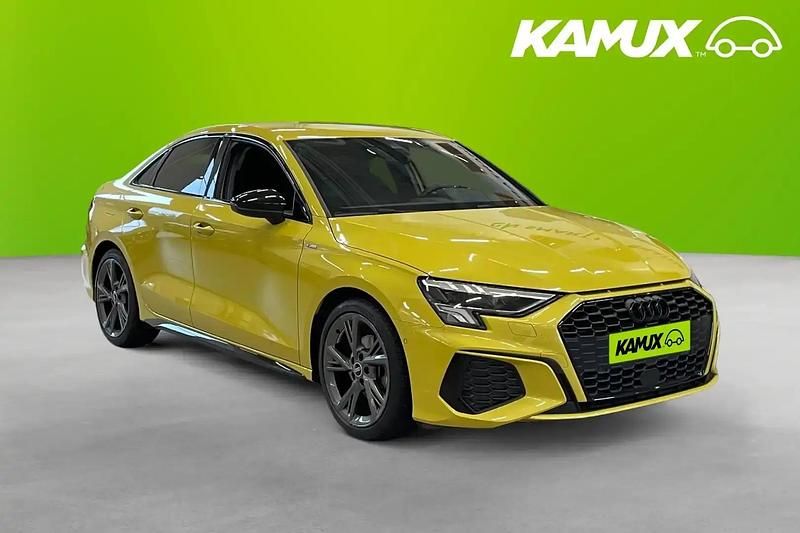 Gul/beige Begagnad 2022 Audi A3 S-Line Sedan | 299 700 kr (Dyr) - Bild 1/4