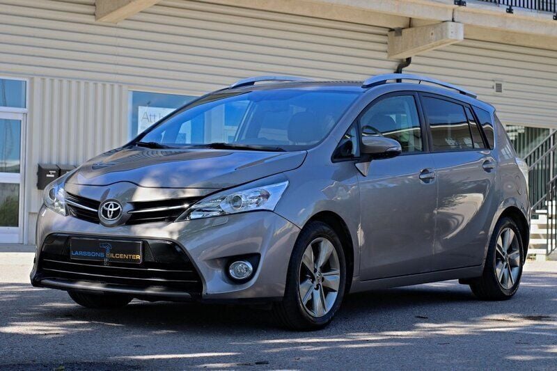 Brun Begagnad 2014 Toyota Verso Edition Minibuss | 59 900 kr - Bild 1/4