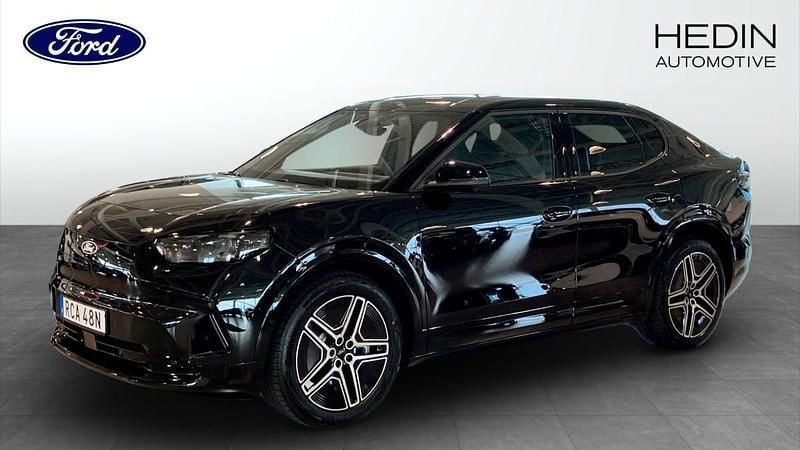 Svart (black) Ny 2025 Ford Capri Premium SUV | 623 000 kr (Marknadspris) - Bild 1/4