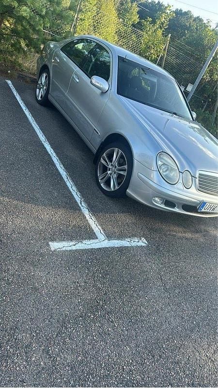 Silver Begagnad 2003 Mercedes E200 Sedan | 16 500 kr (Marknadspris) - Bild 1/4