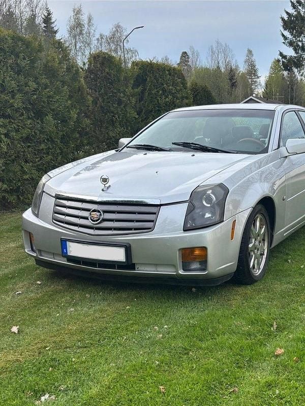 Grå Begagnad 2003 Cadillac CTS Sedan | 37 500 kr (Superpris) - Bild 1/4