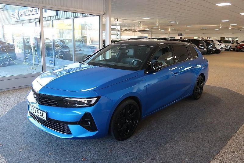 Blå Begagnad 2024 Opel Astra Kombi | 258 800 kr (Marknadspris) - Bild 1/4