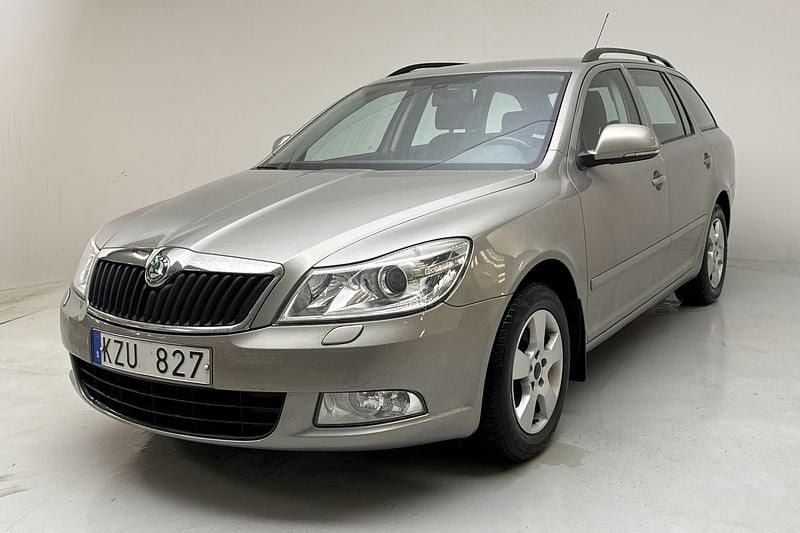 Begagnad Skoda Octavia 105 HK (77 kW) 2011 Ljusbrun Kombi