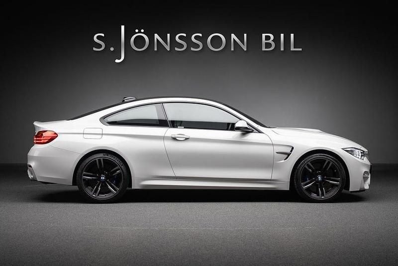 Begagnad BMW M4 431 HK (317 kW) 2016 Alpine white Sportkupé