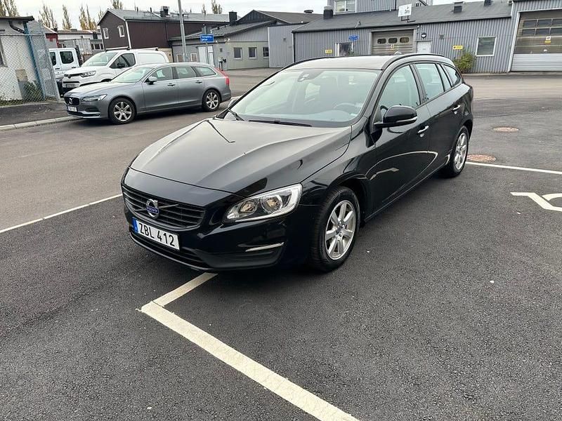 Begagnad 2018 Volvo V60 Kombi | 140 000 kr (Superpris) - Bild 1/4