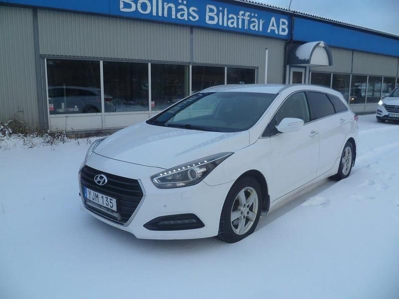 Vit Begagnad 2016 Hyundai i40 Kombi | 99 000 kr (Marknadspris) - Bild 1/4