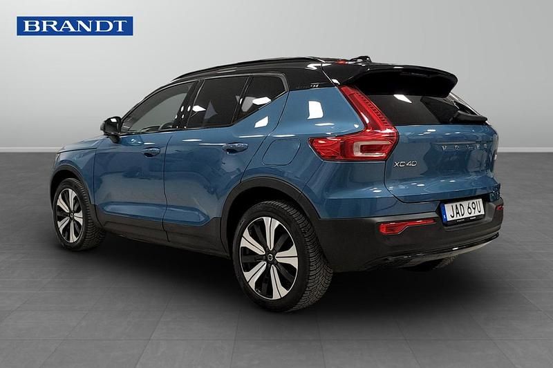 Begagnad Volvo XC40 Single Motor 175 kW (238 HK) 2023 Blå SUV