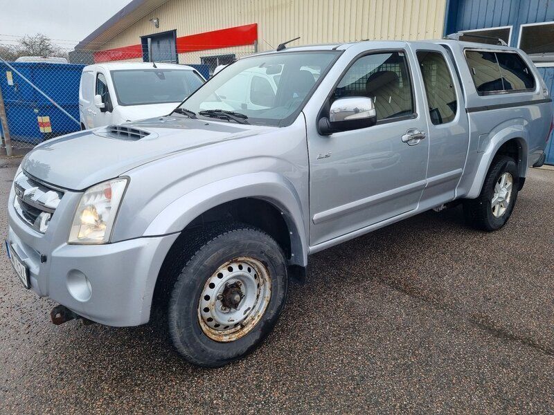 Silver Begagnad 2011 Isuzu D-Max Pickup | 125 000 kr (Lite dyr) - Bild 1/4