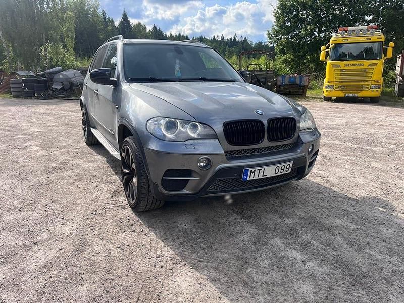 Begagnad BMW X5 306 HK (225 kW) 2012 Grå metallic SUV