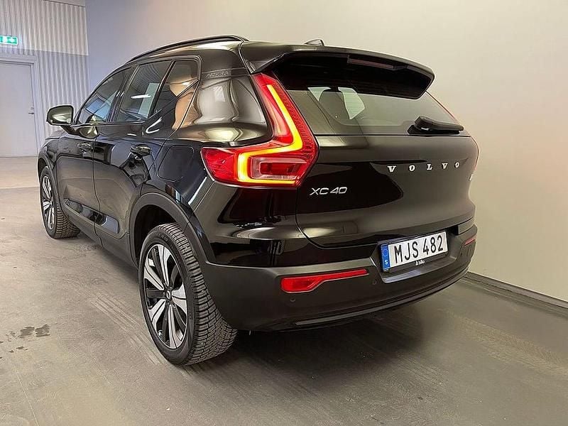 Begagnad Volvo XC40 Core 169 kW (231 HK) 2022 Svart SUV