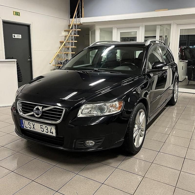 Begagnad Volvo V50 Momentum 116 HK (85 kW) 2012 Svart Kombi