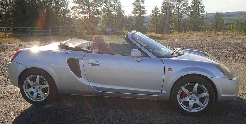 Silver Begagnad 2002 Toyota MR2 Cab | 50 000 kr - Bild 1/4