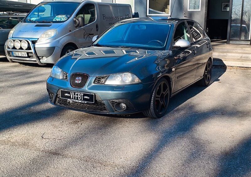 Ljusgrå (grå) Begagnad 2006 Seat Ibiza FR Halvkombi | 29 900 kr (Marknadspris) - Bild 1/4