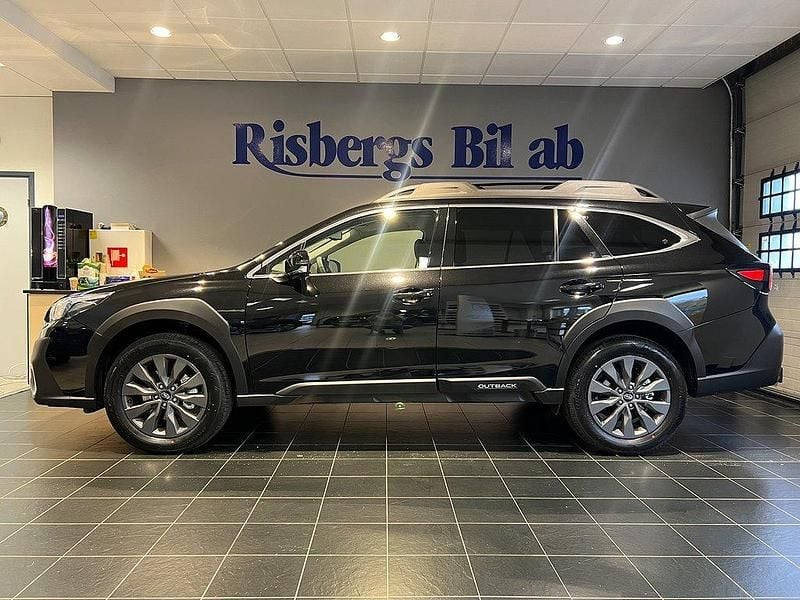 Svart Ny 2024 Subaru Outback Kombi | 451 800 kr - Bild 1/4