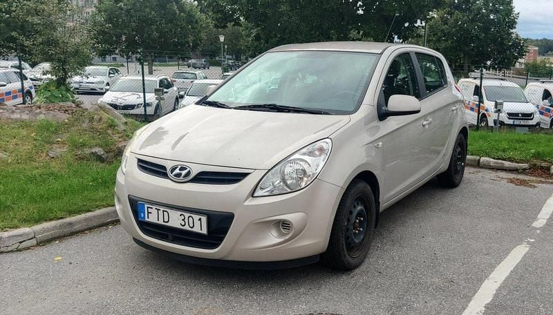 Silver Begagnad 2009 Hyundai i20 Select Halvkombi | 34 500 kr (Marknadspris) - Bild 1/4