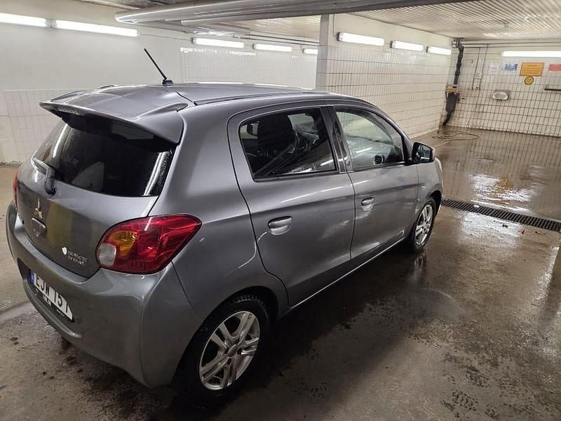 Begagnad Mitsubishi Space Star 80 HK (58 kW) 2015 Halvkombi