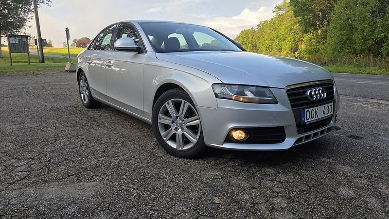 Grå Begagnad 2009 Audi A4 Ambiente Sedan | 79 000 kr (Marknadspris) - Bild 1/4