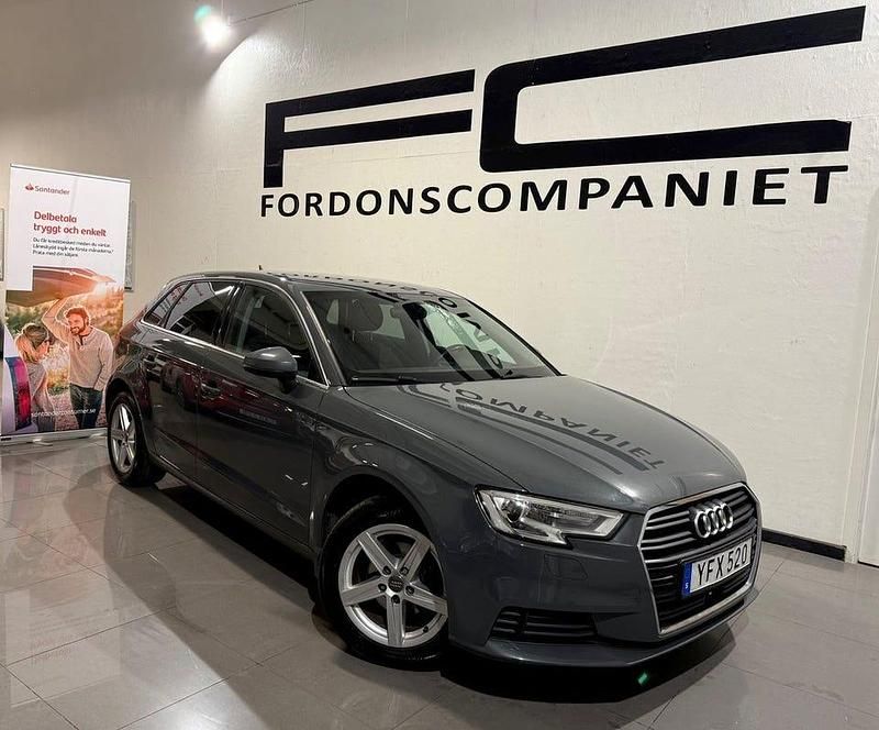 Grå Begagnad 2016 Audi A3 Sportback Comfort Halvkombi | 159 900 kr (Marknadspris) - Bild 1/4