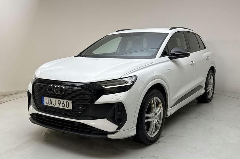 Vit Begagnad 2023 Audi Q4 e-tron Advanced SUV | 319 000 kr (Marknadspris) - Bild 1/4