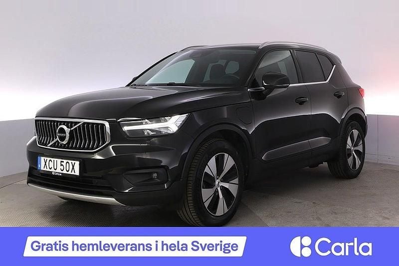 Svart Begagnad 2021 Volvo XC40 Momentum SUV | 309 900 kr (Bra pris) - Bild 1/4