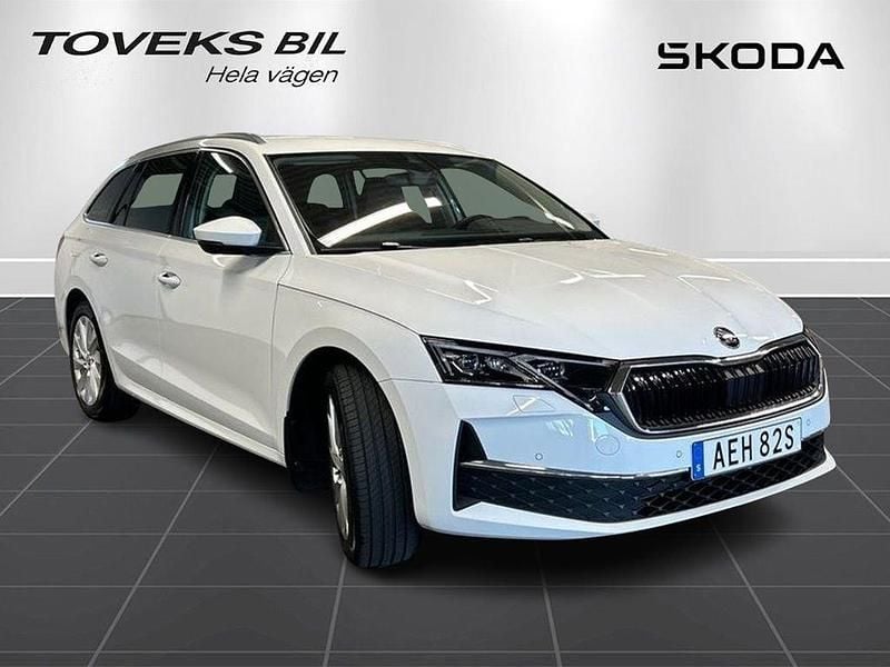 Vit Begagnad 2024 Skoda Octavia Comfort Kombi | 319 900 kr (Marknadspris) - Bild 1/4