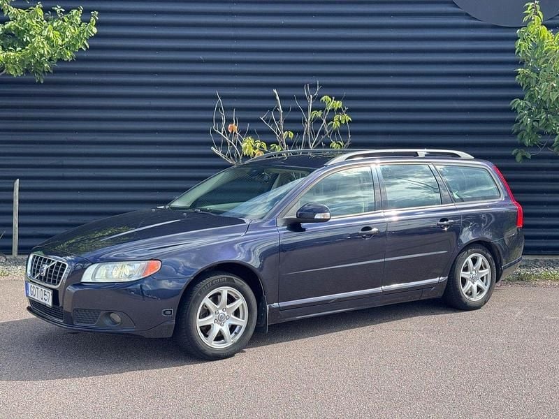 Mörkblå Begagnad 2009 Volvo V70 Momentum Kombi | 59 900 kr (Bra pris) - Bild 1/4