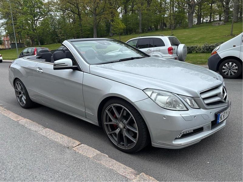 Silver Begagnad 2010 Mercedes E350 Cab | 140 000 kr (Superpris) - Bild 1/4