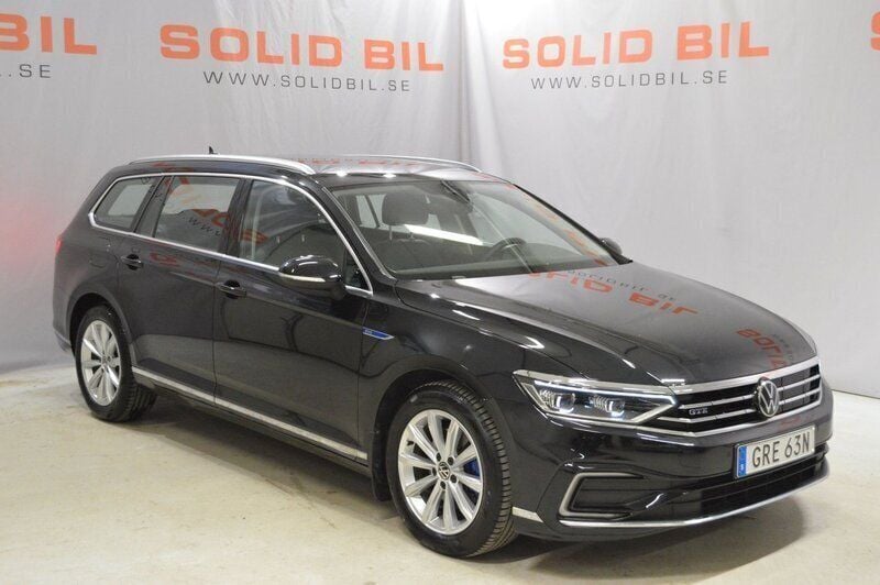 Svart Begagnad 2023 VW Passat Executive Kombi | 289 900 kr (Superpris) - Bild 1/4