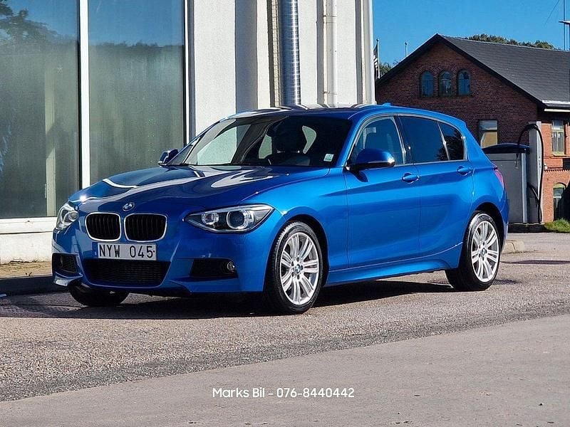 Blå Begagnad 2013 BMW 120 M Sport Halvkombi | 117 900 kr (Marknadspris) - Bild 1/4