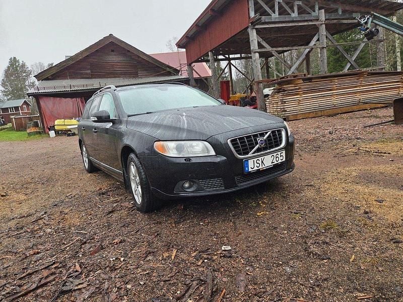 Svart Begagnad 2009 Volvo V70 Momentum Kombi | 45 000 kr (Superpris) - Bild 1/3