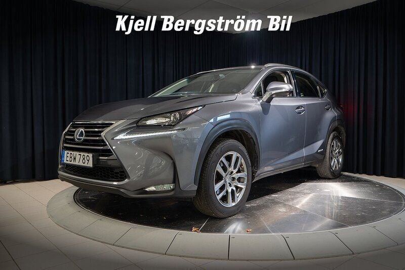 Grå metallic Begagnad 2015 Lexus NX300h Business Edition SUV | 209 000 kr (Marknadspris) - Bild 1/4