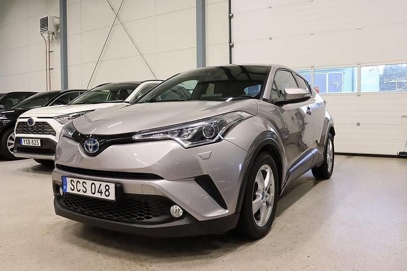 Mörkgrå Begagnad 2018 Toyota C-HR Edition SUV | 214 900 kr (Marknadspris) - Bild 1/4