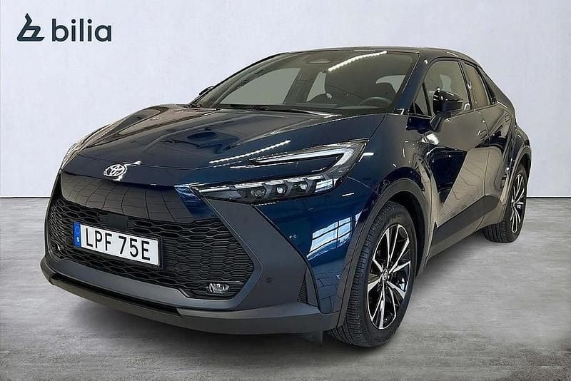 Blå Begagnad 2024 Toyota C-HR Style SUV | 359 900 kr (Marknadspris) - Bild 1/4
