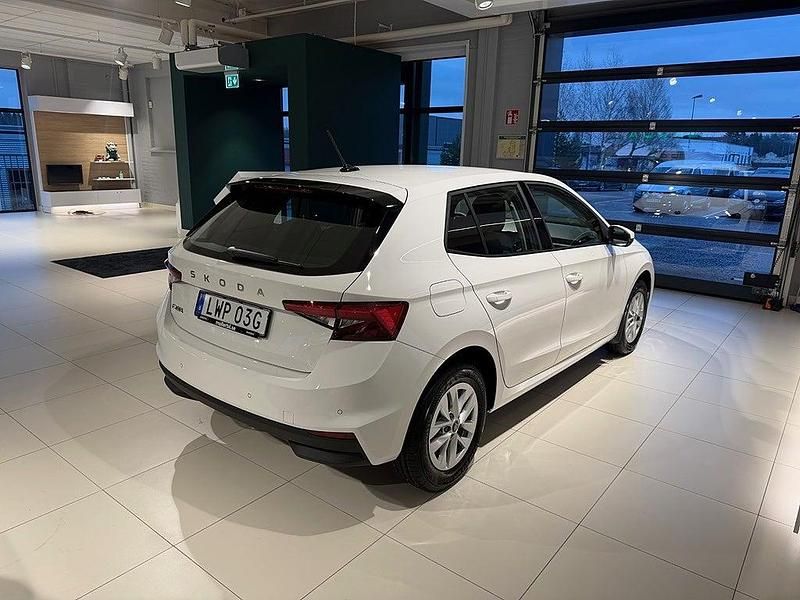 Ny Skoda Fabia 2026 Vit Halvkombi