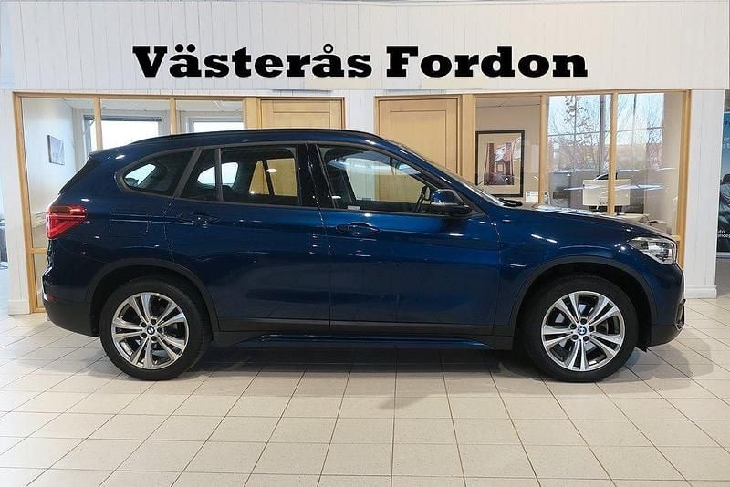 Blå Begagnad 2018 BMW X1 Sport Line SUV | 269 900 kr (Bra pris) - Bild 1/4