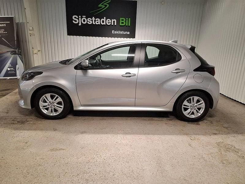 Begagnad Toyota Yaris 2023 Silver Halvkombi