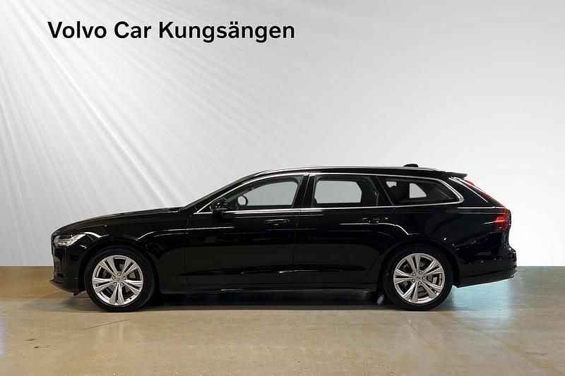 Begagnad Volvo V90 Momentum 200 HK (147 kW) 2020 Svart Kombi
