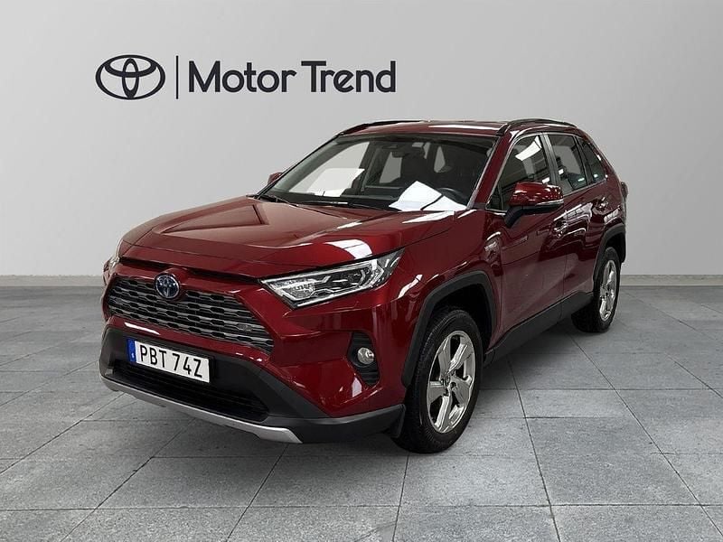 Röd Begagnad 2021 Toyota RAV4 Hybrid Executive SUV | 379 900 kr (Marknadspris) - Bild 1/3