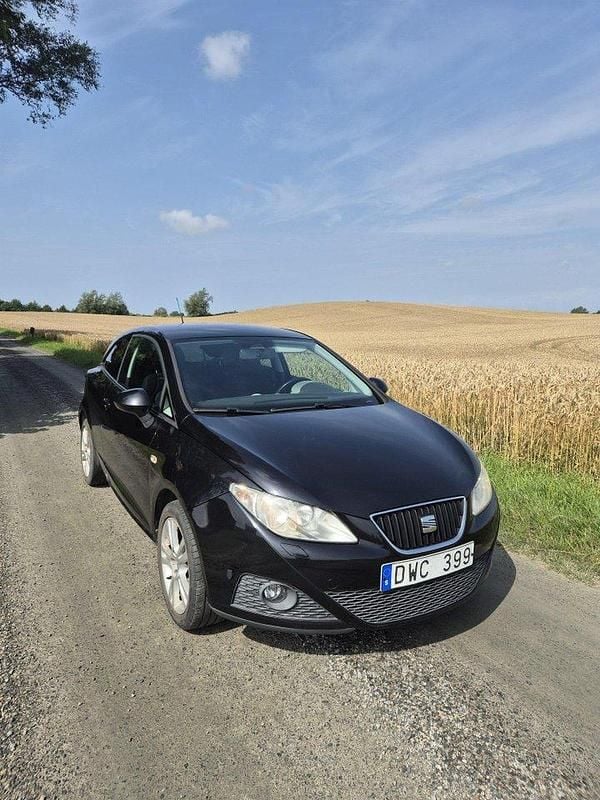 Svart Begagnad 2010 Seat Ibiza Sport Halvkombi | 26 000 kr (Marknadspris) - Bild 1/4