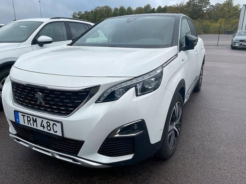 Vit (vit metallic) Begagnad 2020 Peugeot 3008 GT SUV | 225 000 kr (Marknadspris) - Bild 1/2
