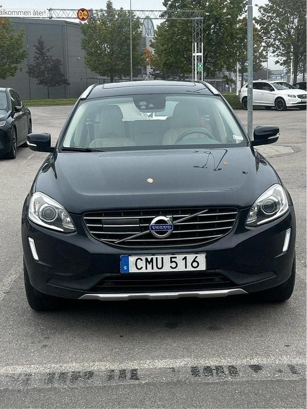 Blå Begagnad 2017 Volvo XC60 Standard SUV | 219 900 kr (Superpris) - Bild 1/4