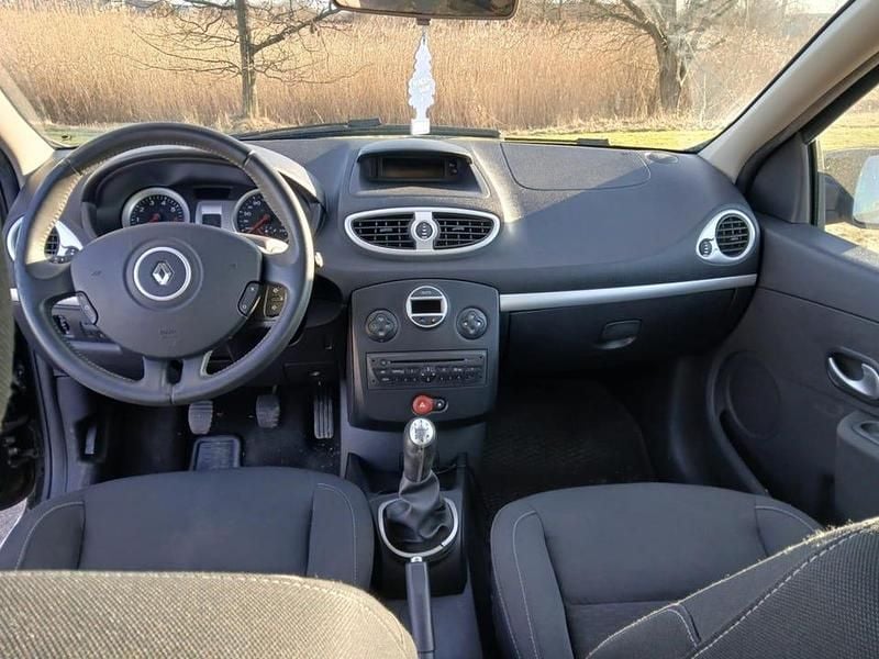 Begagnad Renault Clio R.S. 75 HK (55 kW) 2010 Svart Halvkombi