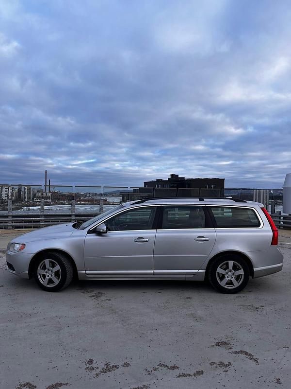 Begagnad Volvo V70 163 HK (119 kW) 2011 Silver Kombi