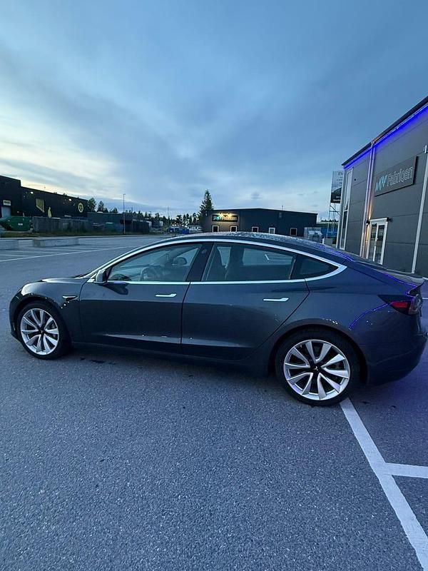 Begagnad Tesla Model 3 Long Range AWD 353 kW (480 HK) 2019 Sedan