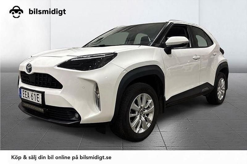 Vit Begagnad 2022 Toyota Yaris Cross SUV | 238 900 kr (Superpris) - Bild 1/3
