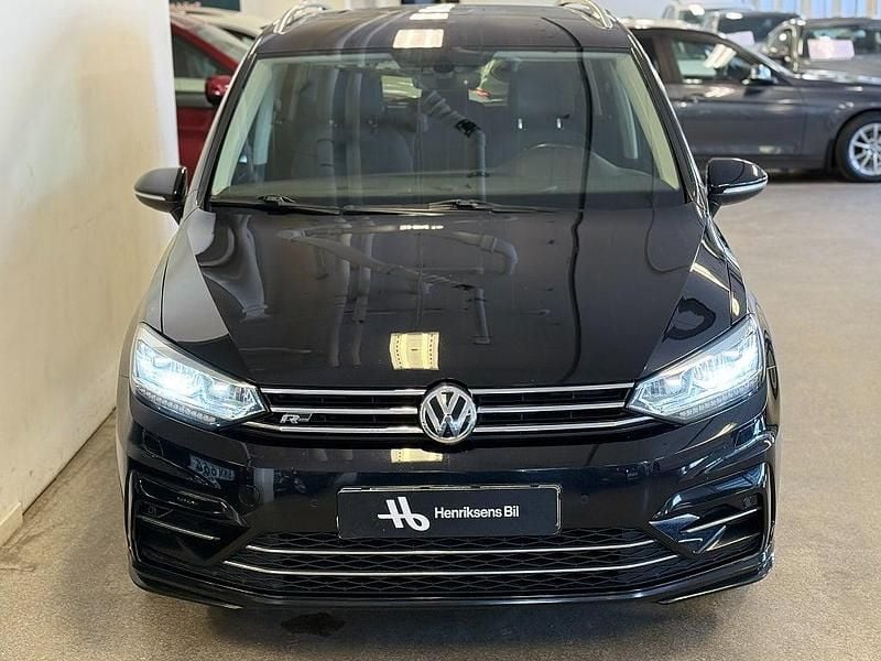 Begagnad VW Touran 150 HK (110 kW) 2017 Svart Minibuss
