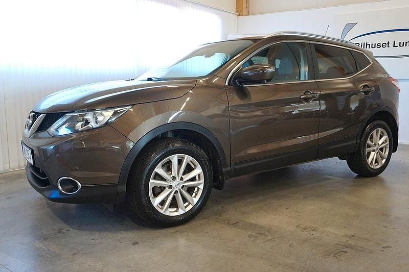 Brun (brunmet / delläder) Begagnad 2016 Nissan Qashqai Tekna SUV | 129 000 kr (Marknadspris) - Bild 1/4
