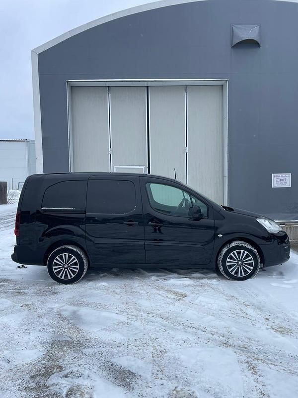 Begagnad Peugeot Partner 99 HK (72 kW) 2016 Minibuss